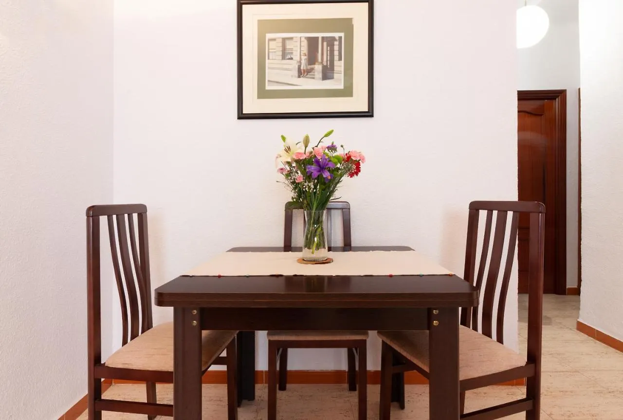 Sea & Wave Soho Family Apartment Малага